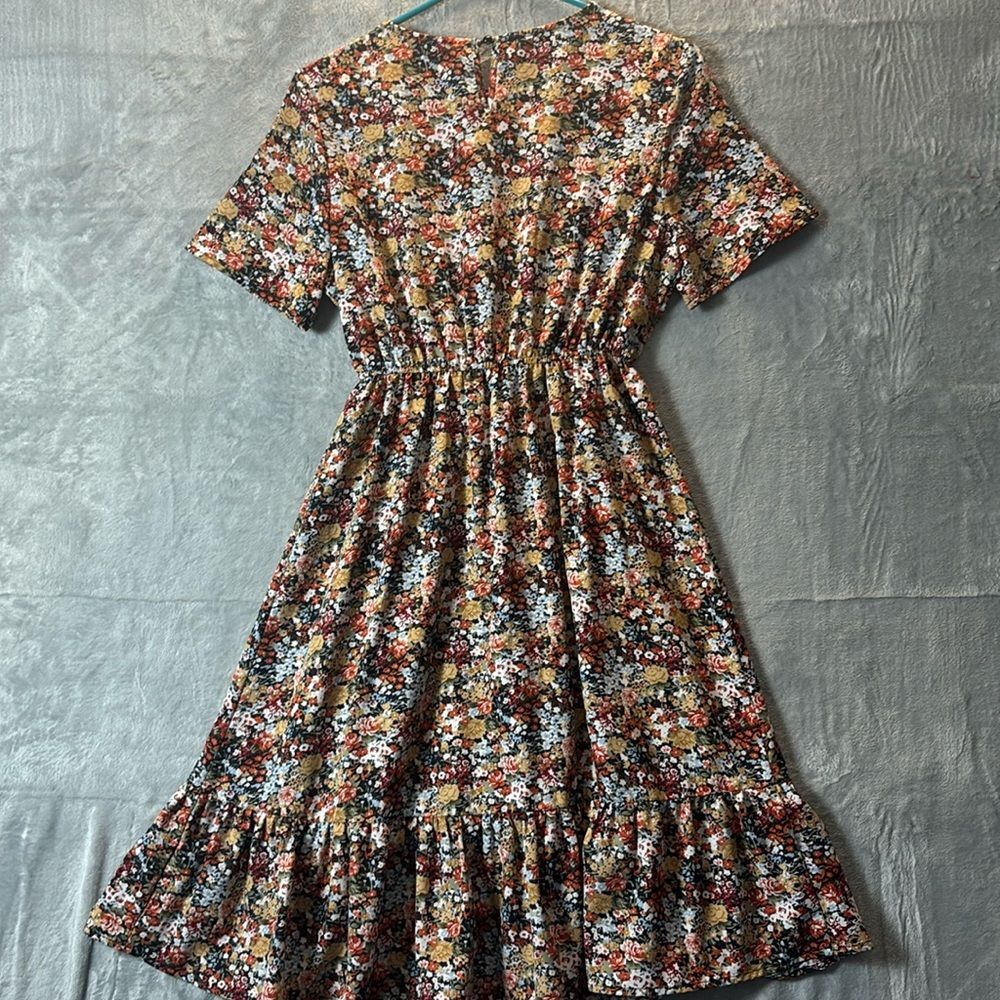 Boture Floral Peasant Dress with Short Sleeves and Ruffled Bottom Size Small - Picture 6 of 8